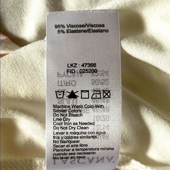 LASCANA,  White and Red Embroidered look. (Stamps) fresh blouse. - Picture 5 of 9